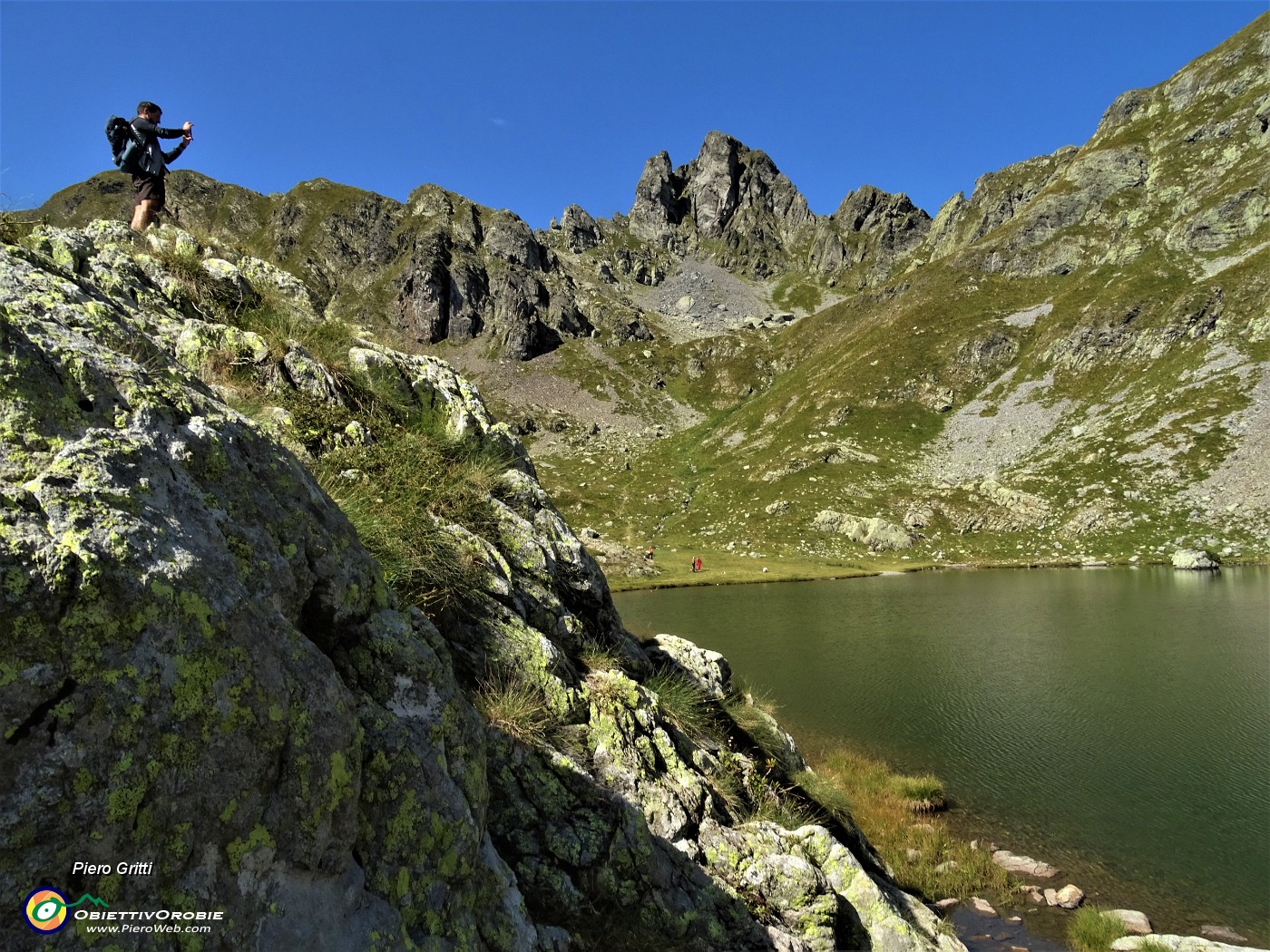 26 Vista sul Lago di Ponternica sup. (2115 m) e sul Valletto.JPG